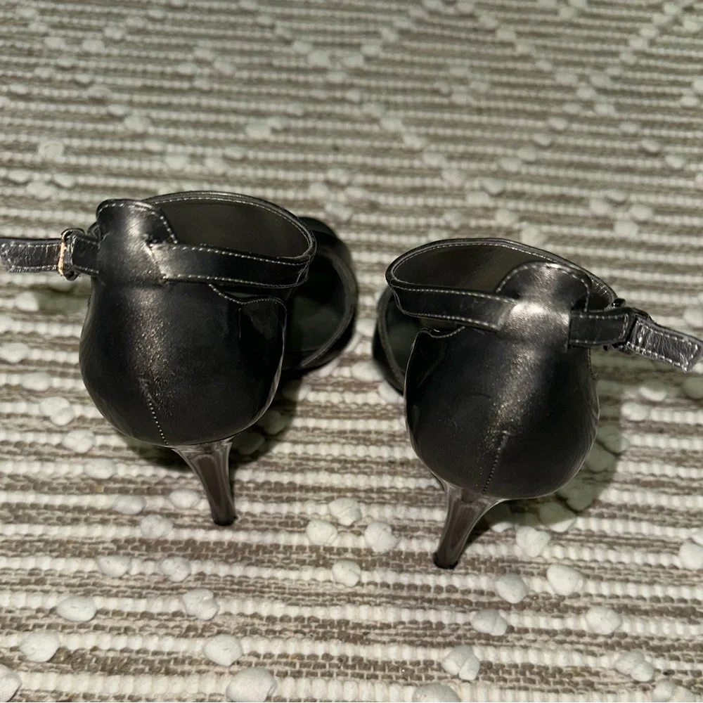 GUESS Heels - Picture 4 of 5